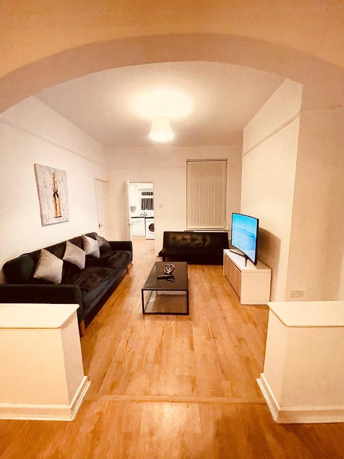 Cute Spacious 2 Bedroom House, Sleeps 8, Free Street Parking, Easy Access Lock Box Entry, 2 Minute Drive From City Centre Liverpool Exterior photo